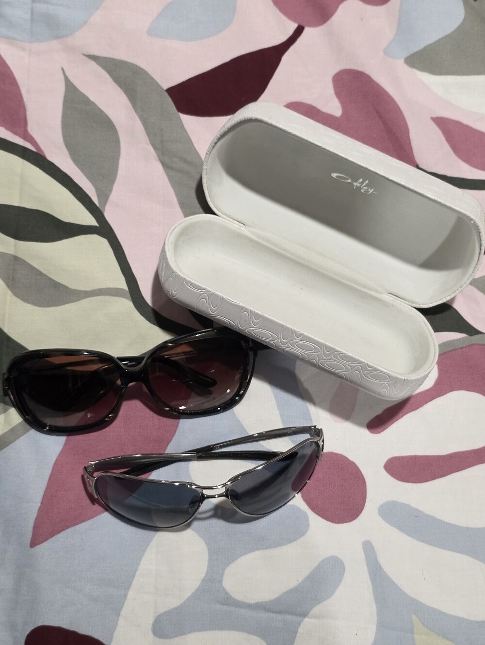 2 Pairs Of Women's Oakley's. Hinder Aviators And Changeovers, Oversized Case